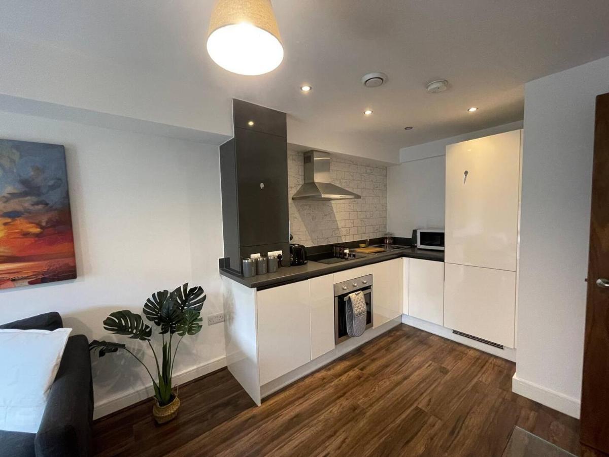 Modern Spacious 1 Bed Flat In Birmingham City Centre With Free Parking, Fast Free Wifi And Netflix Kültér fotó