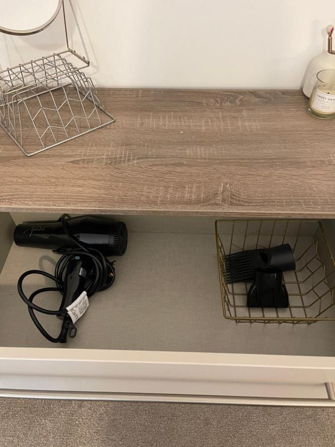 Modern Spacious 1 Bed Flat In Birmingham City Centre With Free Parking, Fast Free Wifi And Netflix Kültér fotó