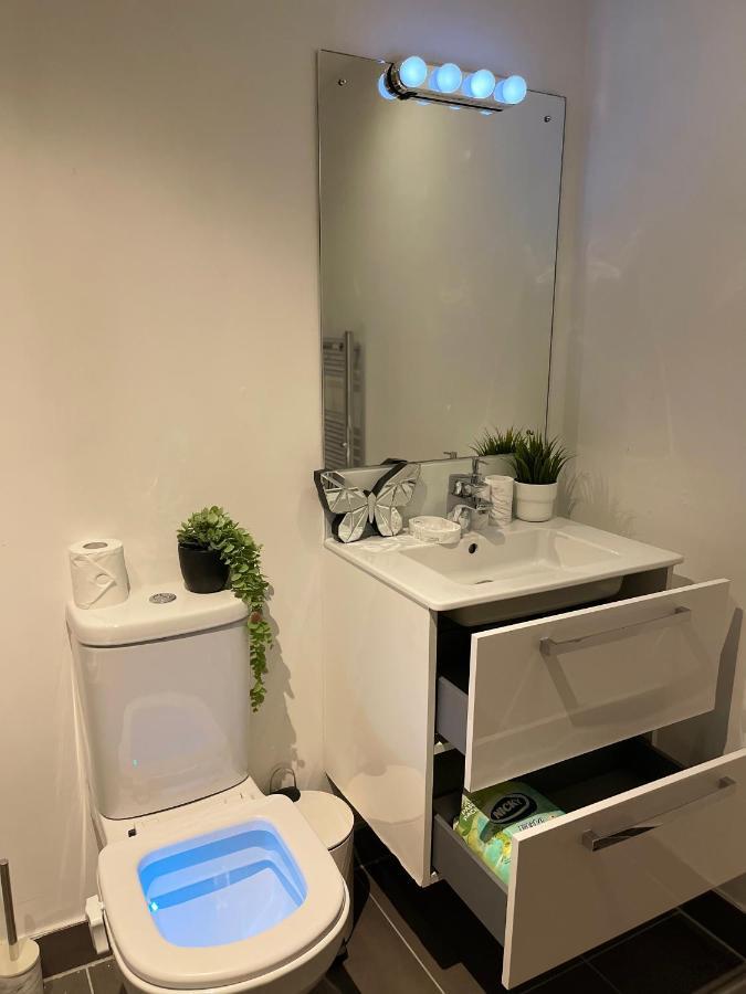 Modern Spacious 1 Bed Flat In Birmingham City Centre With Free Parking, Fast Free Wifi And Netflix Kültér fotó