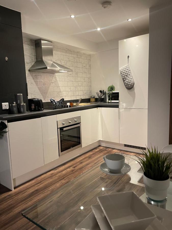 Modern Spacious 1 Bed Flat In Birmingham City Centre With Free Parking, Fast Free Wifi And Netflix Kültér fotó