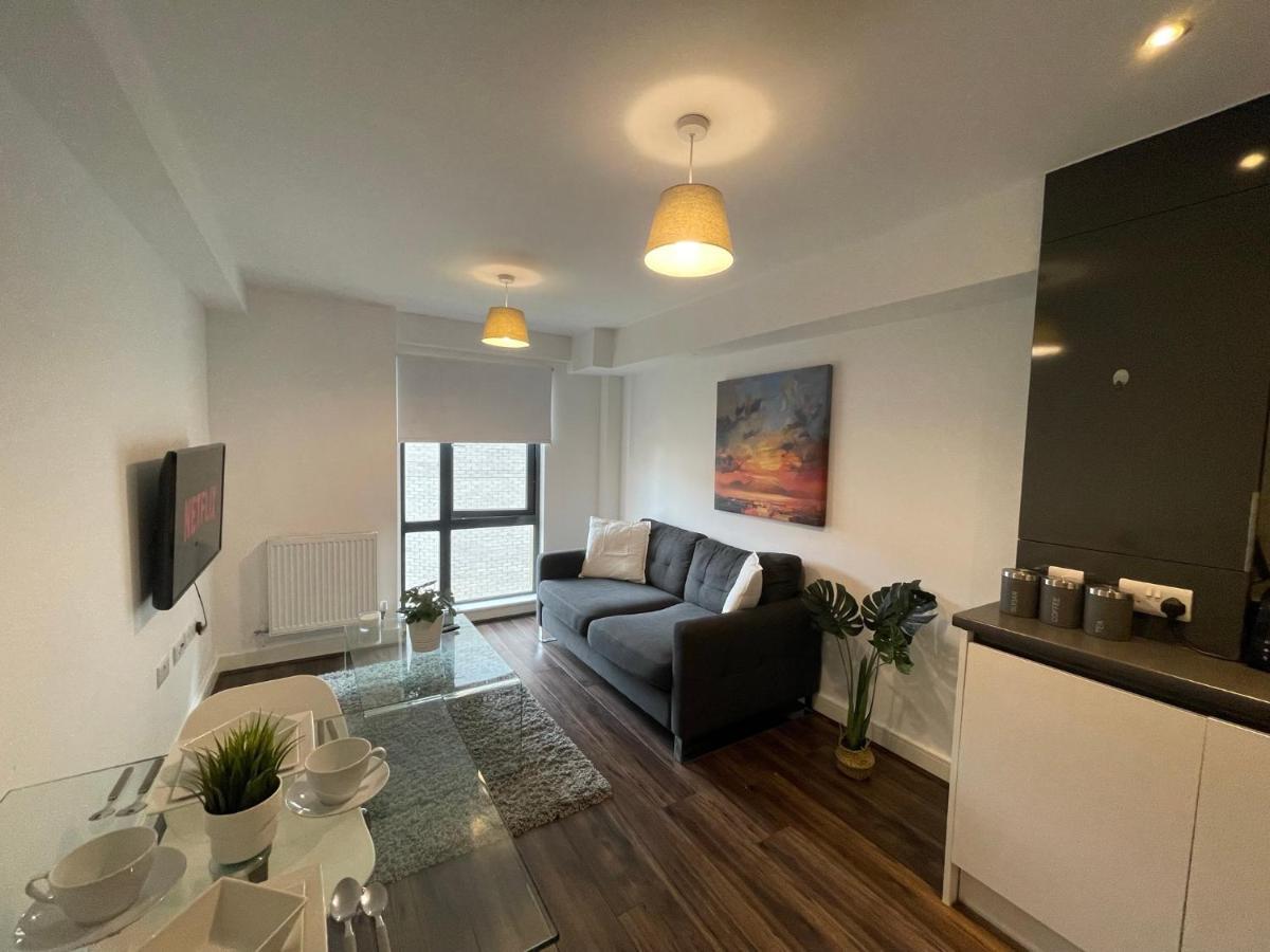 Modern Spacious 1 Bed Flat In Birmingham City Centre With Free Parking, Fast Free Wifi And Netflix Kültér fotó